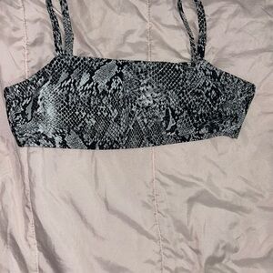 Reptile Habitat Decor with Black and Gray Pattern